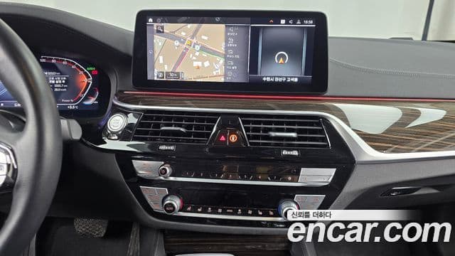 BMW 5 Series 2022 — Şəkil 14/20