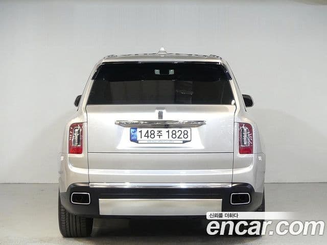 Rolls-Royce Cullinan 2023 — ფოტო 2/20