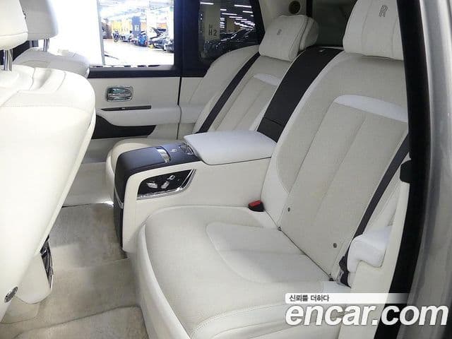 Rolls-Royce Cullinan 2023 — ფოტო 7/20