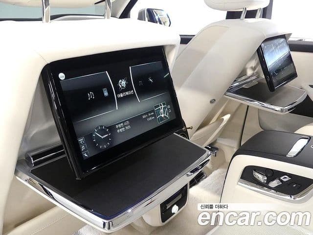Rolls-Royce Cullinan 2023 — ფოტო 15/20