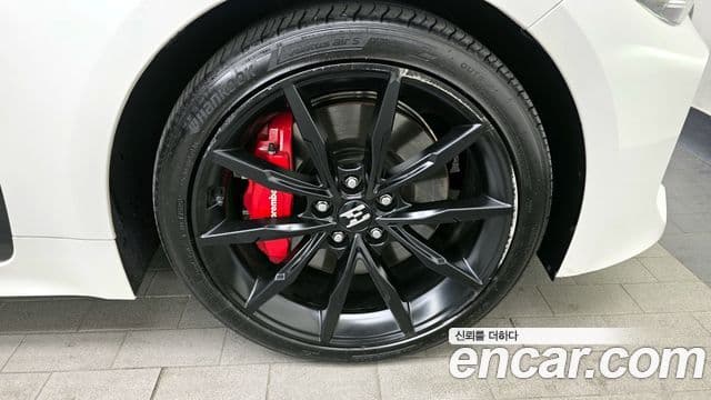Kia Stinger 2022 — ფოტო 5/20