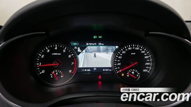 Kia Stinger 2022 — ფოტო 8/20
