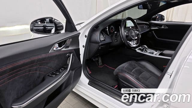 Kia Stinger 2022 — ფოტო 10/20