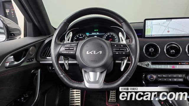 Kia Stinger 2022 — ფოტო 13/20