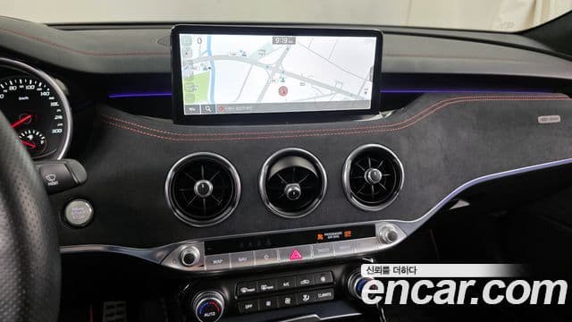 Kia Stinger 2022 — ფოტო 14/20