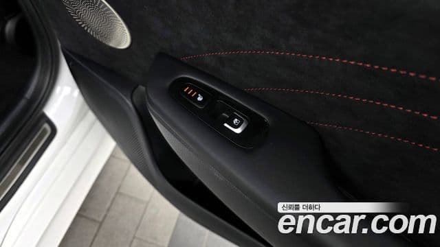Kia Stinger 2022 — ფოტო 18/20
