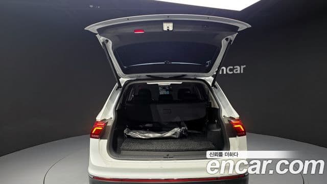 Volkswagen Tiguan Allspace 2023 — фото 20 из 20