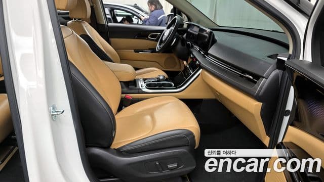 Kia Carnival 2021 — ფოტო 11/20