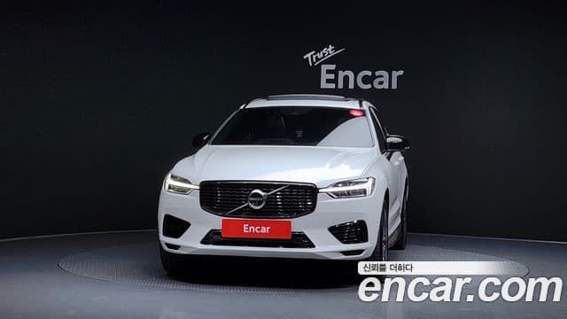 Volvo XC60 2021 — ფოტო 9/20