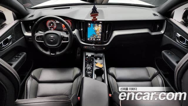 Volvo XC60 2021 — ფოტო 20/20