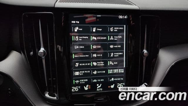 Volvo XC60 2021 — ფოტო 13/20