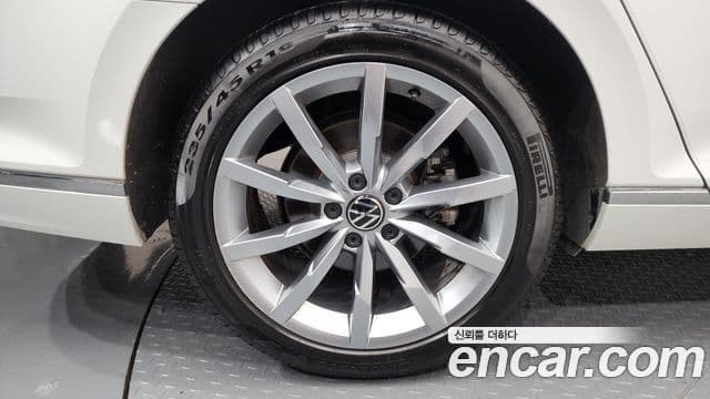 Volkswagen Passat GT 2021 — ფოტო 5/20