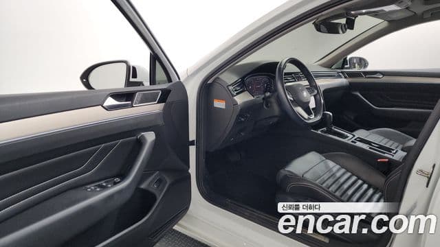 Volkswagen Passat GT 2021 — ფოტო 10/20