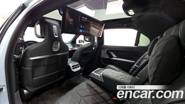 BMW 7 Series 2023 — Şəkil 19/20
