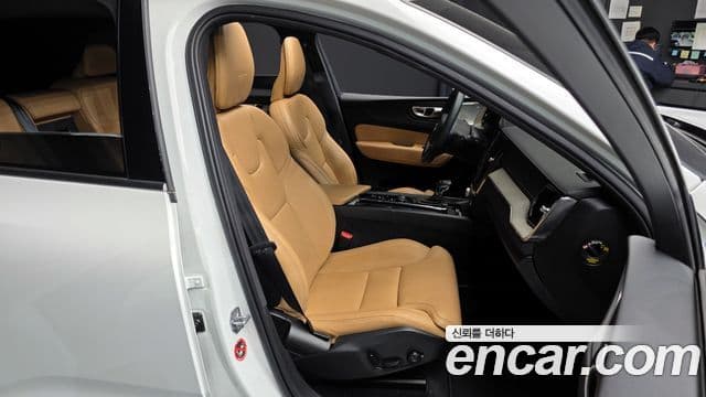 Volvo XC60 2020 — Şəkil 12/20