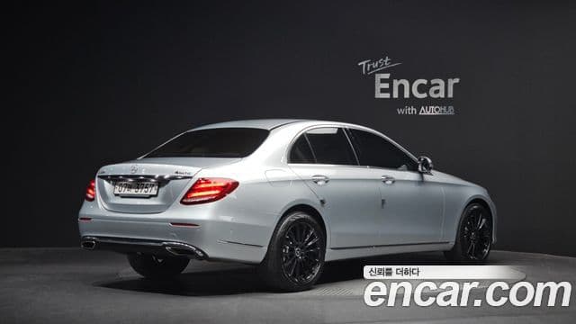 Mercedes-Benz E-Class 2018 — Şəkil 17/20