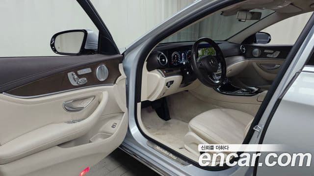 Mercedes-Benz E-Class 2018 — Şəkil 12/20