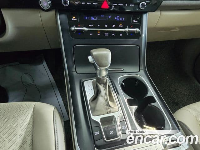 Kia Carnival 2021 — Şəkil 17/20