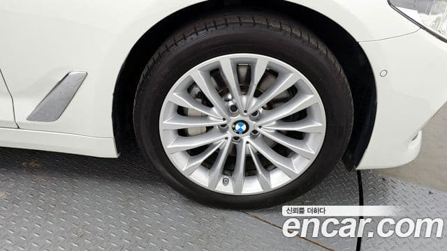 BMW 5 Series 2019 — фото 5 из 20