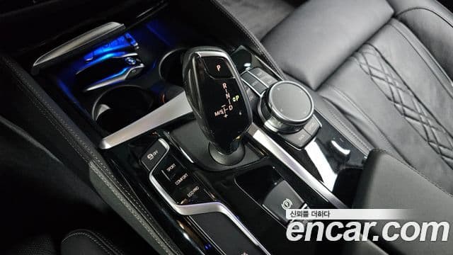 BMW 5 Series 2019 — Şəkil 9/20