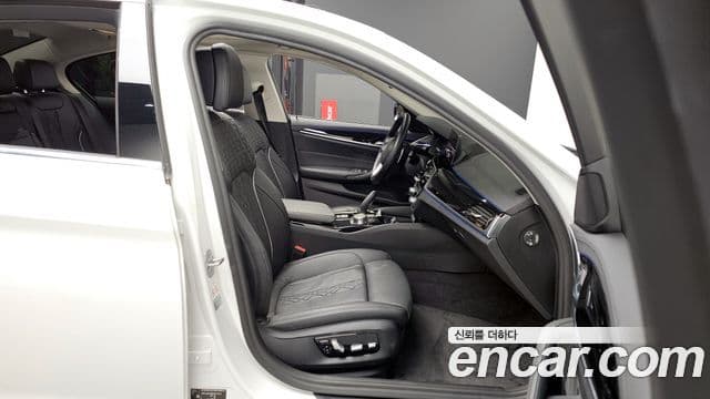 BMW 5 Series 2019 — Şəkil 11/20