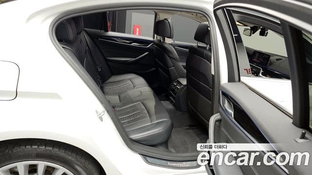 BMW 5 Series 2019 — Şəkil 12/20
