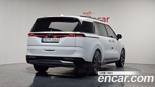 Kia Carnival 2023 — ფოტო 2/20