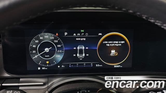 Kia Carnival 2023 — ფოტო 8/20