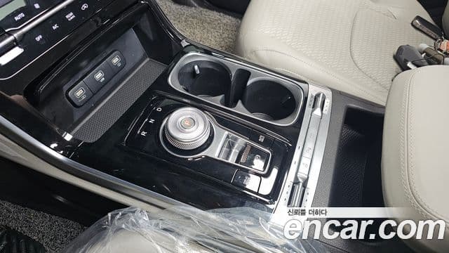 Kia Carnival 2023 — ფოტო 9/20
