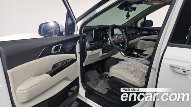 Kia Carnival 2023 — ფოტო 10/20