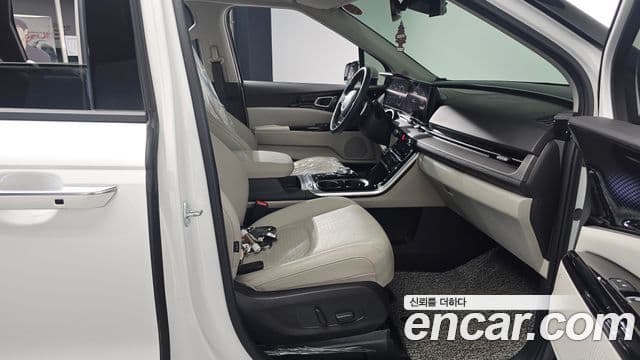 Kia Carnival 2023 — ფოტო 11/20