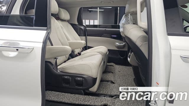 Kia Carnival 2023 — ფოტო 12/20