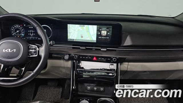 Kia Carnival 2023 — ფოტო 14/20