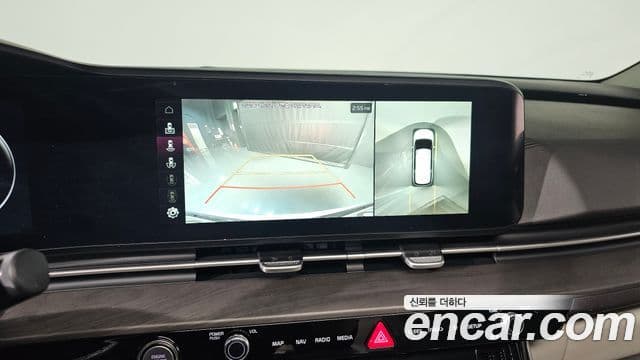 Kia Carnival 2023 — ფოტო 15/20