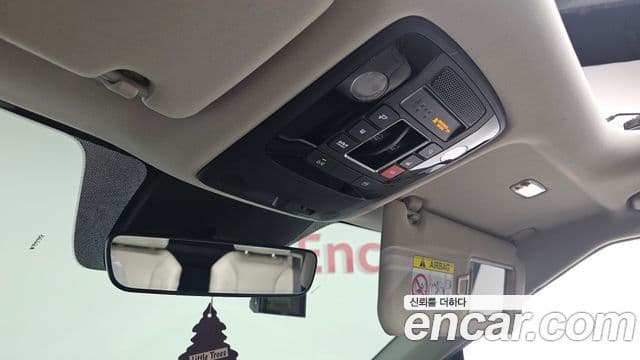 Kia Carnival 2023 — ფოტო 17/20