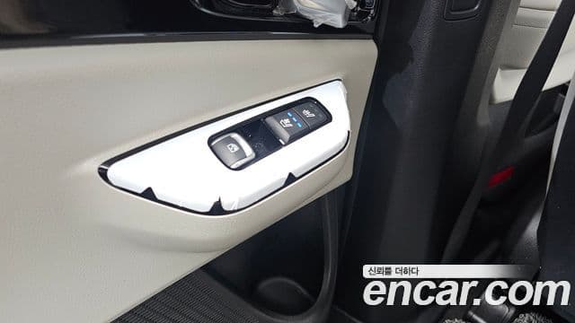 Kia Carnival 2023 — ფოტო 18/20