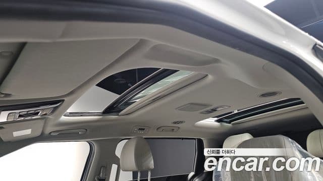 Kia Carnival 2023 — ფოტო 19/20