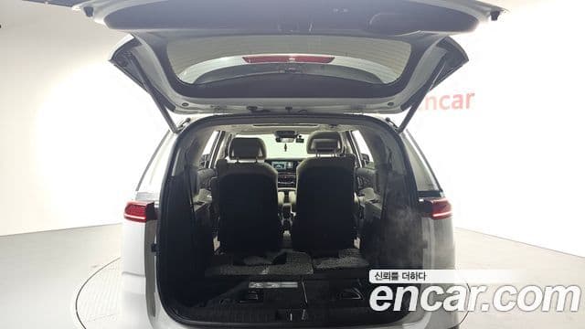 Kia Carnival 2023 — ფოტო 20/20