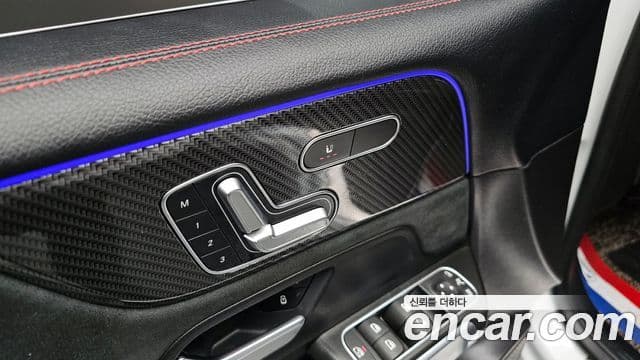 Mercedes-Benz GLB-Class 2021 — Şəkil 17/20