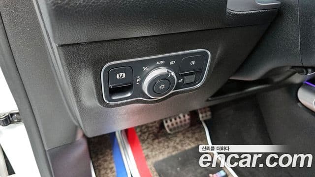 Mercedes-Benz GLB-Class 2021 — Şəkil 18/20