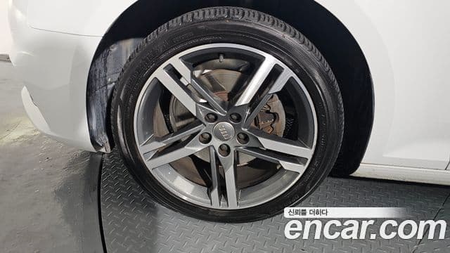 Audi A4 2019 — ფოტო 5/20