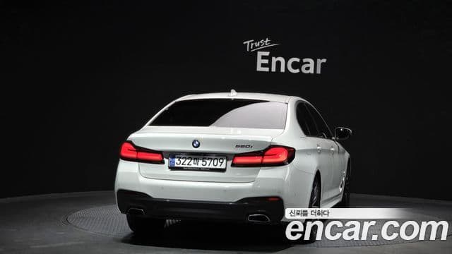 BMW 5 Series 2021 — ფოტო 4/20