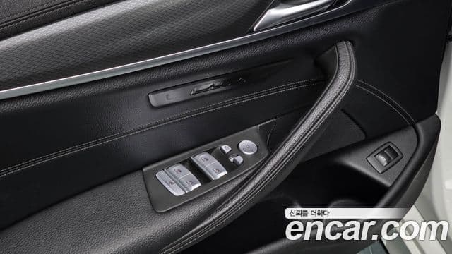 BMW 5 Series 2021 — ფოტო 17/20