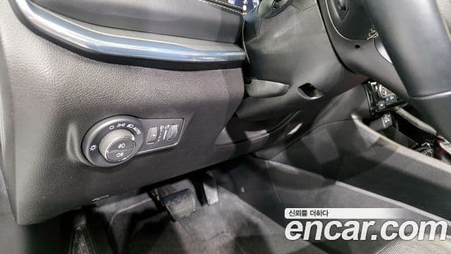 Jeep Compass 2022 — ფოტო 15/20