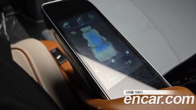 Kia Carnival 2020 — ფოტო 19/20
