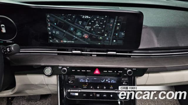 Kia Carnival 2022 — ფოტო 14/20