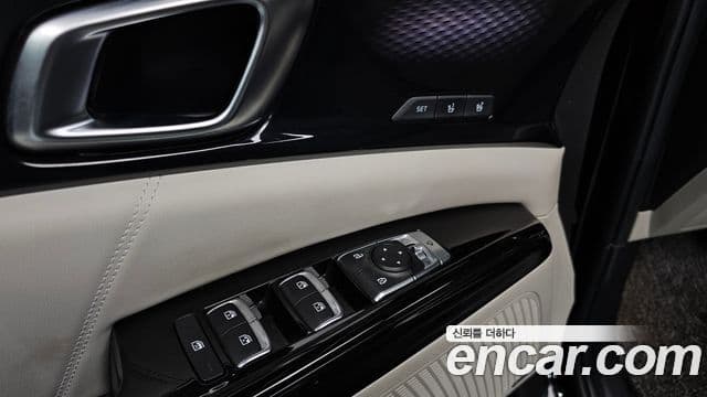 Kia Carnival 2022 — ფოტო 17/20