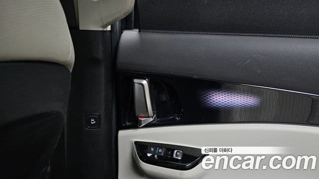 Kia Carnival 2022 — ფოტო 19/20