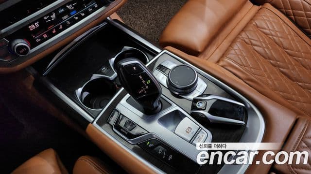 BMW 7 Series 2022 — ფოტო 9/20