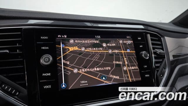 Volkswagen T-Roc 2021 — ფოტო 14/20